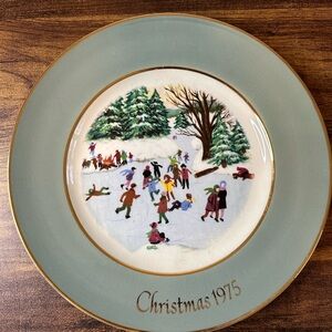 Avon 1975 Christmas Plate Series